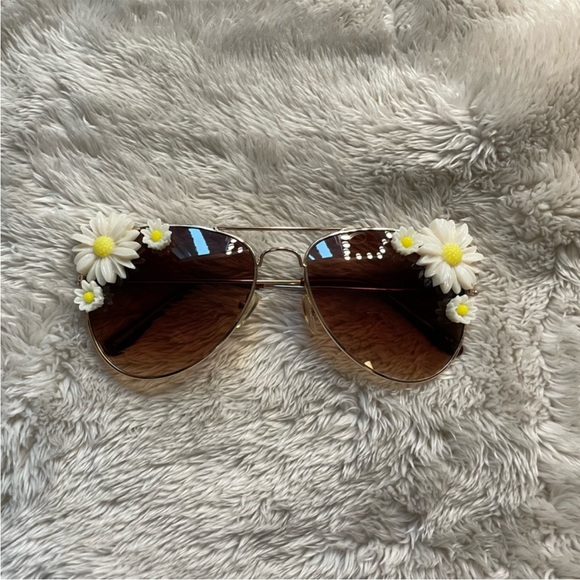 3 pairs of sunglasses Aerie by American eagle brand and Clair’s brand - Picture 6 of 9